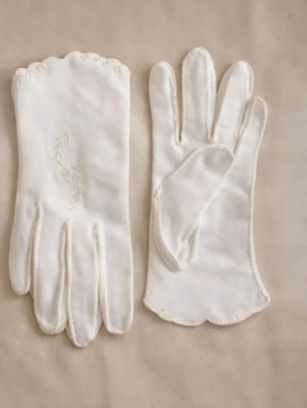 Vintage 1950s New York Glove Company “Duchess” White Formal Gloves Small